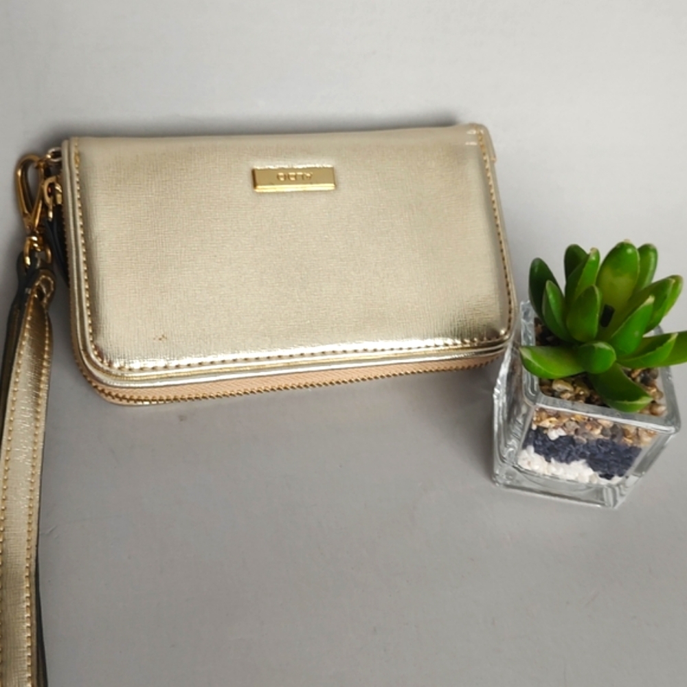 Aldo Wallet Women Color Gold Zipper Pockets Faux Leather in good condition